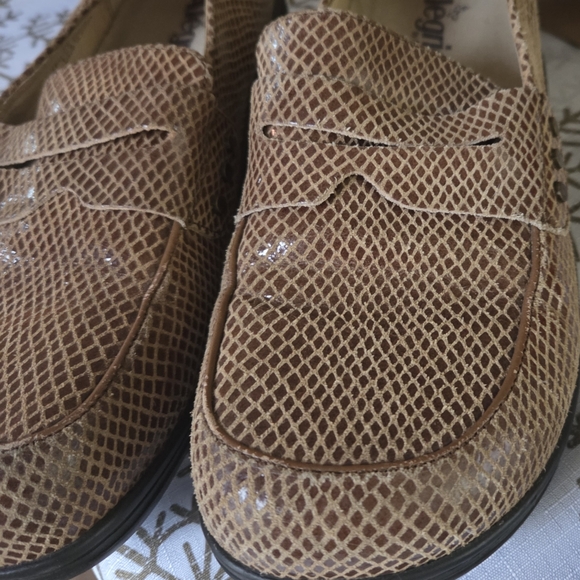 Alegria Taylor Pro Tan Glossy Leather Snake Slip-On Penny Loafer Size 40 (US 9) - Picture 5 of 10